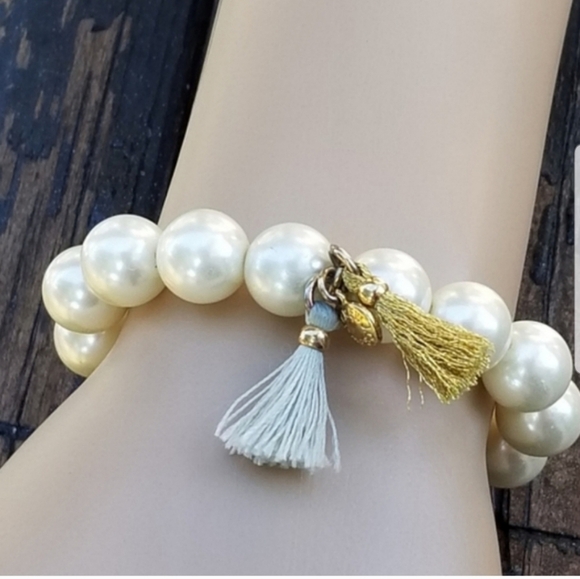 J.CREW RETIRED FAUX PEARL & TASSEL STRETCH BRACELET - Picture 3 of 3